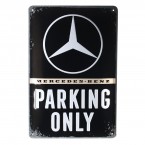 Leimattu peltikyltti, jossa on Mercedes-Benz Parking Only Nostalgic Art